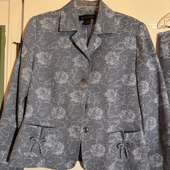 Jacket and skirt set - Picture 4 of 8